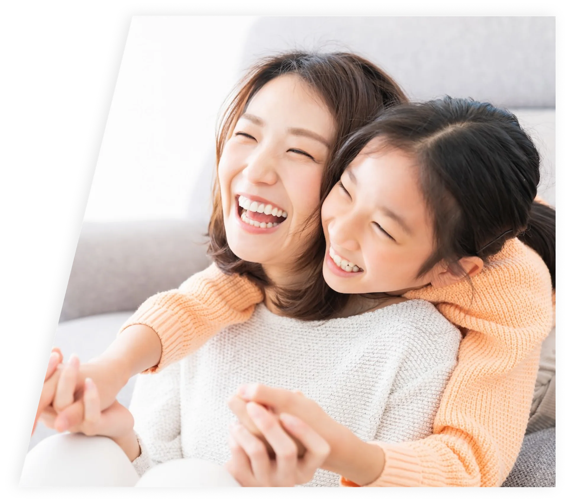 新しい暮らしを楽しむお母さんとお子さん